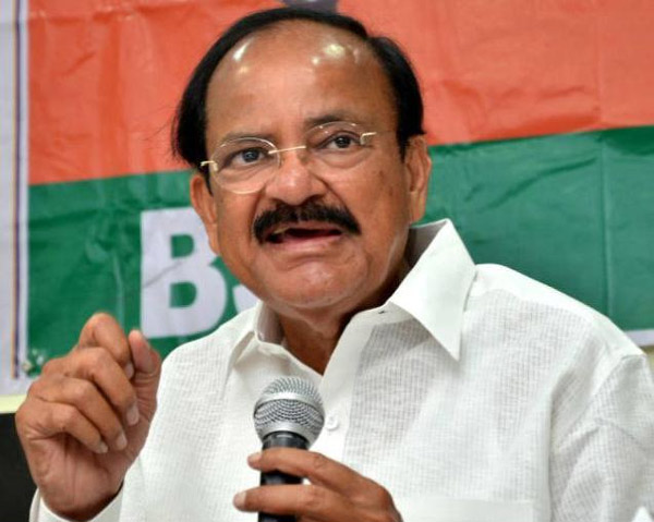 venkayya naidu,ap special status,bjp,bjp leaders,center,ap people fight  వెంకయ్య మాట విని వెళ్ళారా..బడిత పూజే!